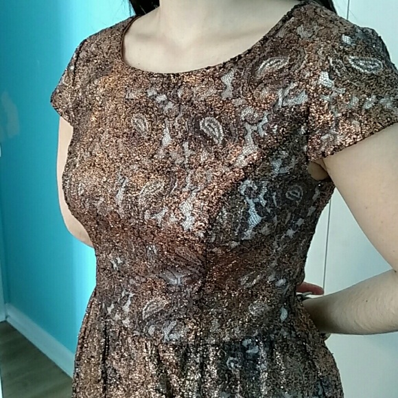 STUNNING Rose Gold Kensie Metallic Lace Foil Dress - Picture 7 of 8